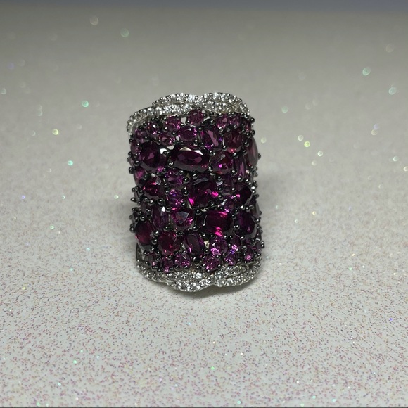 Jewelry - Burgundy stone silver ring